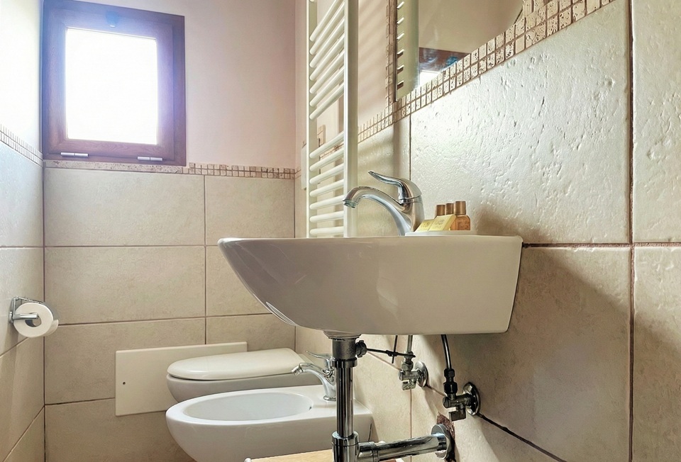 bathroom guest house ostuni 2