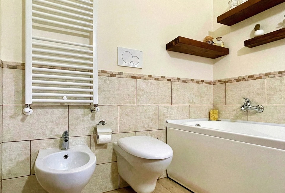 bathroom guest house ostuni 4