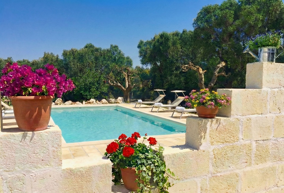 swimming pool garden ostuni